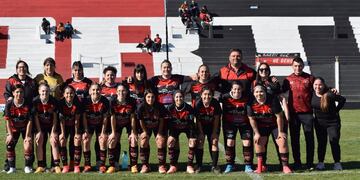 Sporting goleó a Rosario en el clásico de fútbol femenino.