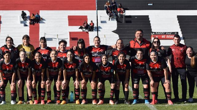 Sporting goleó a Rosario en el clásico de fútbol femenino.