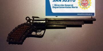 Arma replica secuestrada en Arroyito