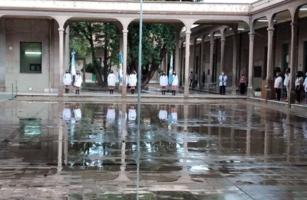 Conmoción en San Juan por una maestra que falleció en pleno acto de inicio de clases
