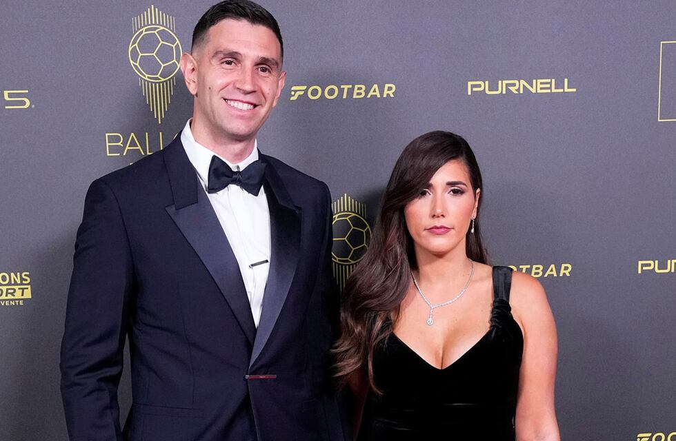 El mejor arquero del mundo: “Dibu” Martínez fue el ganador del Premio Lev Yashin en la gala del Balón de Oro