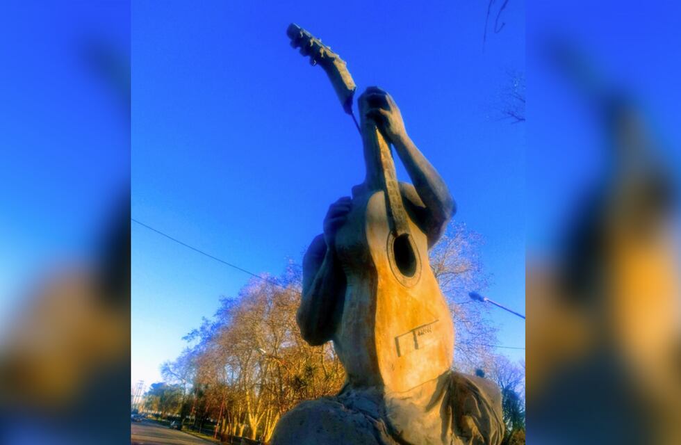 Dañaron el Monumento a la Guitarra