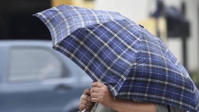 Fuerte viento y lluvia en algunos sectores de Sata Fe. (Ramiro Pereyra / La Voz)