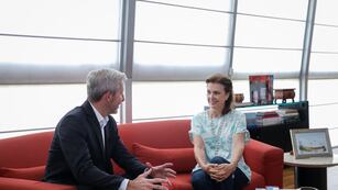 El gobernador junto a la canciller Diana Mondino.