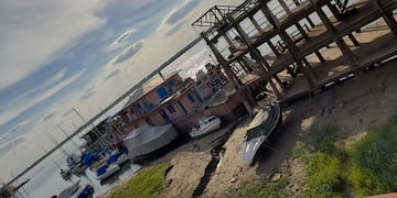 Parte del puerto correntino está seco dese hace meses.