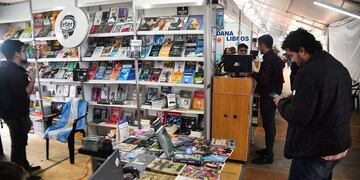 Feria del libro en la Plaza de la Intendencia .(Pedro Castillo / La Voz)