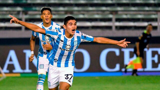 Carlos Alcaraz festejando su gol ante Aldosivi en lo que fue su debut en primera división.