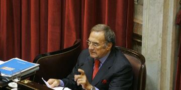 Siguen realizando estudios a Carlos Reutemann.