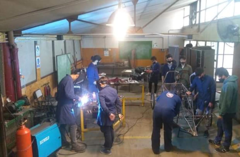 El colegio Gabriel del Mazo ganó una beca y se prepara para la próxima instancia del “Desafío YPF”