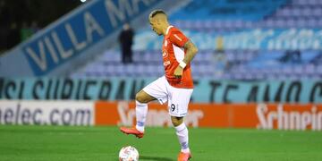 Fabián Bordagaray espera su turno para ser titular en la ofensiva de Belgrano.
