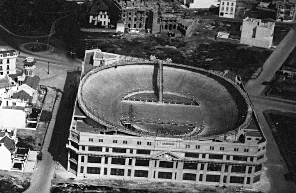 Dónde queda el edificio de Argentina que tenía una pista de carreras en la terraza