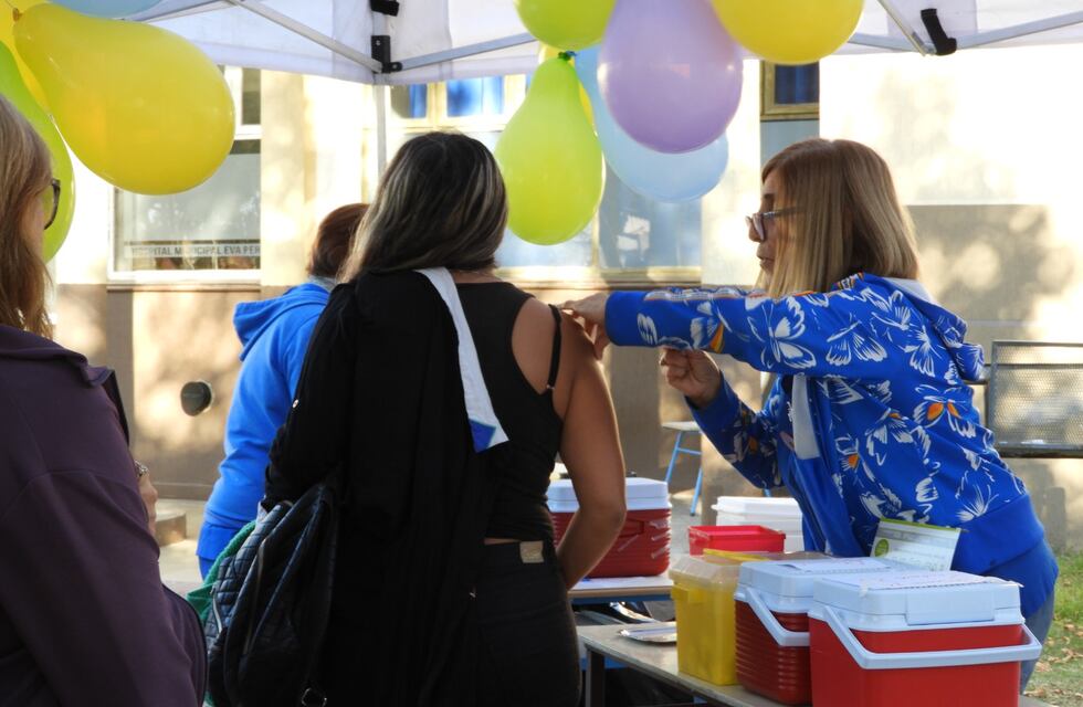 Aplicaron más de 700 vacunas antigripales en la plazoleta del Hospital Municipal