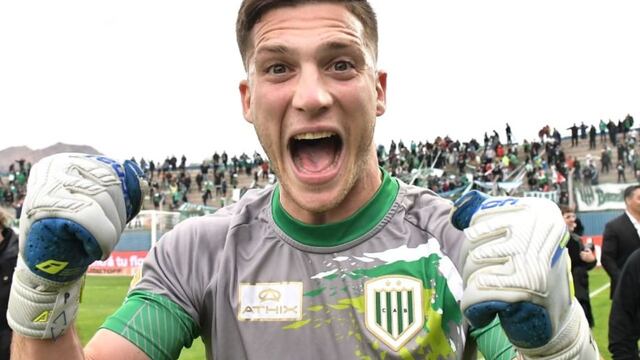 facundo Cambeses, contuvo 4 penales ante Godoy Cruz por la Copa Argentina y metió a Banfield en semifinales.