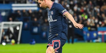 Messi debió salir en el entretiempo ante Lille (AP)