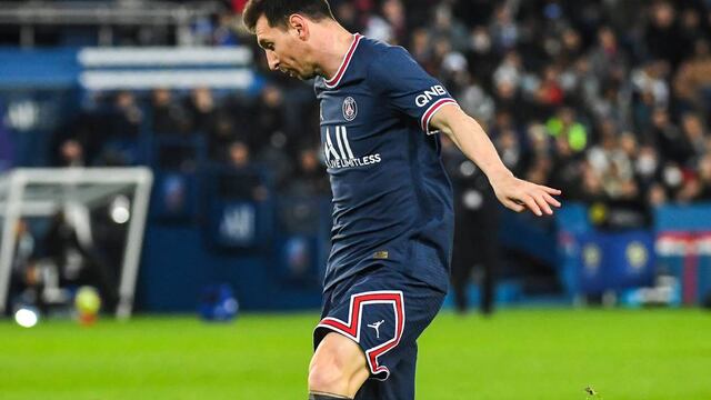 Messi debió salir en el entretiempo ante Lille (AP)