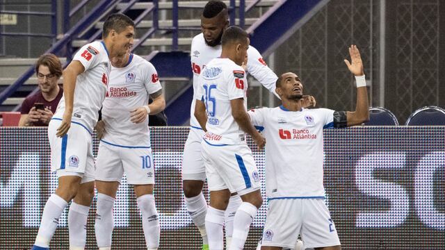 Jerry Bengtson festeja en su club Olimpia.