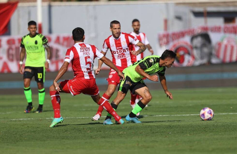 Unión estuvo a tiro de la victoria sobre Barracas Central y falló en el final