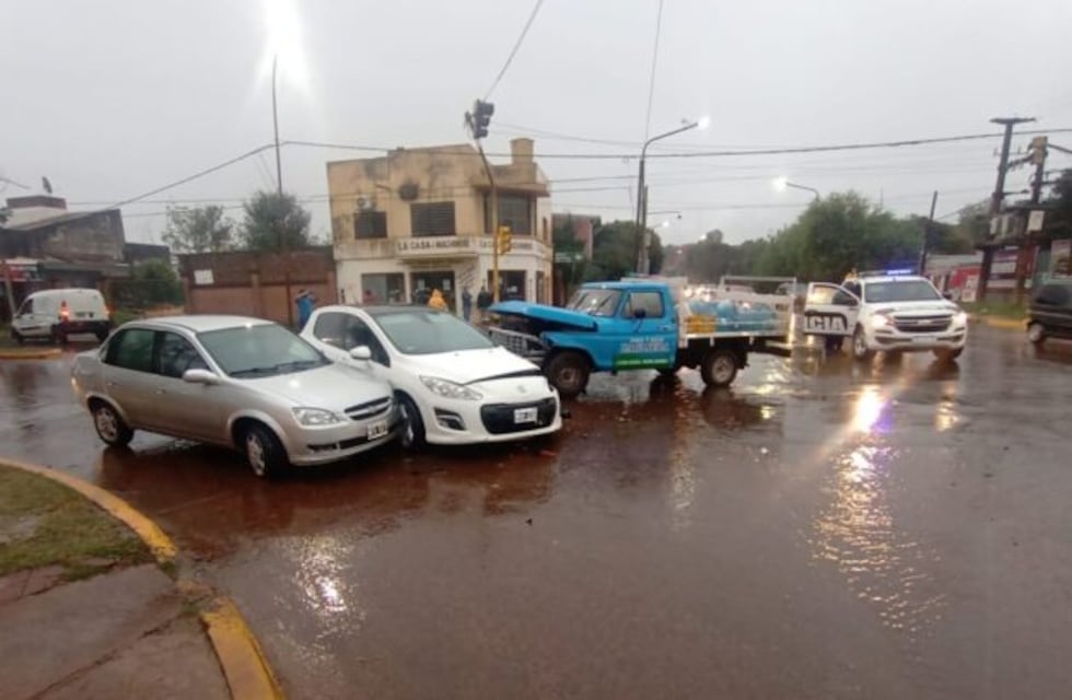 Cuatro vehículos protagonizaron un choque múltiple en Posadas