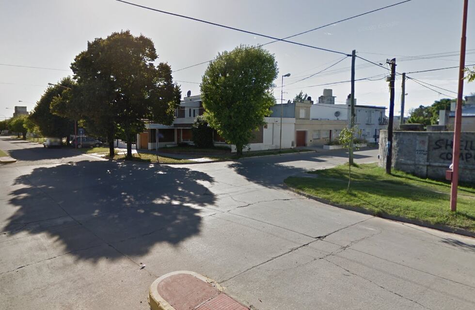 Un menor de edad atropelló a una motociclista y se escapó