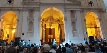 La Catedral de Córdoba, este lunes por la tarde, en la movilización contra la droga y la violencia. (Javier Ferreyra)