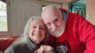 La pareja protagonizó un emotivo momento en el Hospital de Calamuchita.