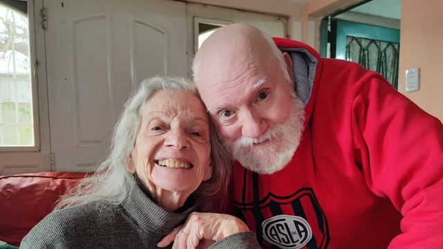 La pareja protagonizó un emotivo momento en el Hospital de Calamuchita.