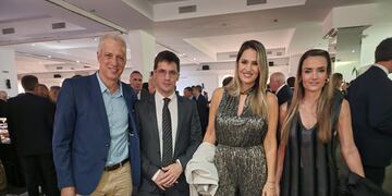 Dionisio Scarpín, Leonardo Viotti, Carolina Losada y su hermana Georgina