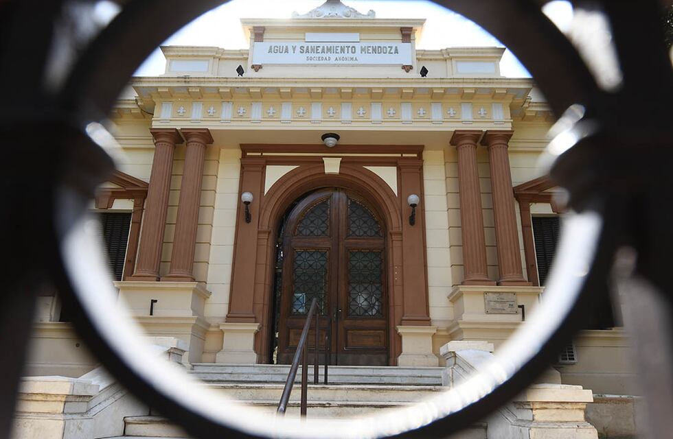 Aumento en las tarifas de agua y luz en Mendoza: de cuánto es el incremento