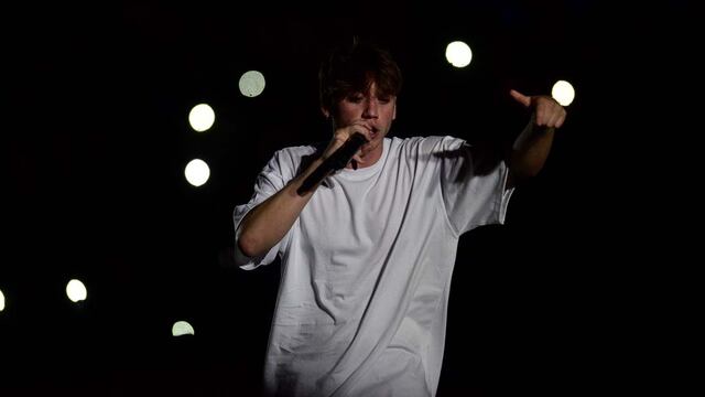 Paulo Londra firmó un nuevo contrato con Warner.