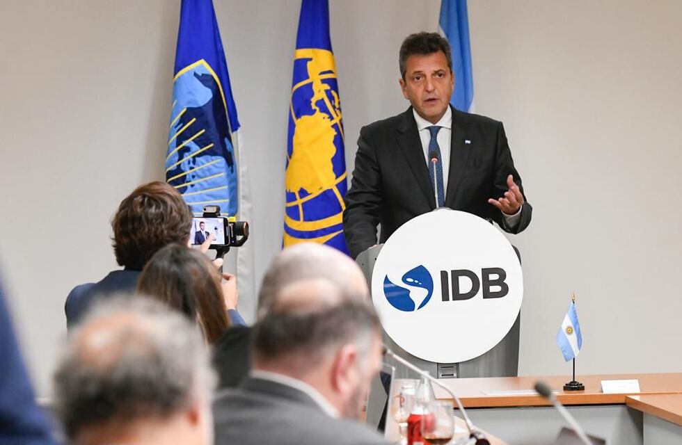 Massa obtuvo US$ 1.310 millones adicionales para el tramo final de la campaña