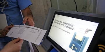 Voto. El sistema electrónico se usará también en Carlos Paz (Gentileza La Nación)
