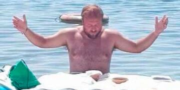 Un sacerdote Italiano decidió celebrar una misa en el mar. Foto: Web.