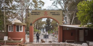 La mujer tuvo que ser trasladada de urgencias al Hospital Rawson.