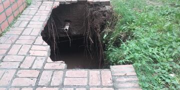 Se hundió el piso de un colegio en Salta y tres alumnas cayeron dentro