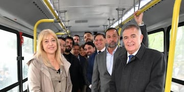 Jaldo, y la intendenta de San Miguel de Tucumán, Rossana Chahla, presentaron 16 nuevos colectivos para la Línea 3.