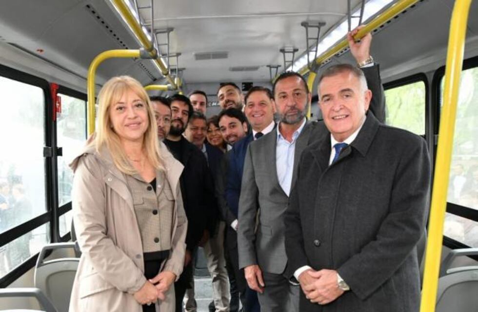 Jaldo y Chahla inauguraron nuevos colectivos de líneas urbanas