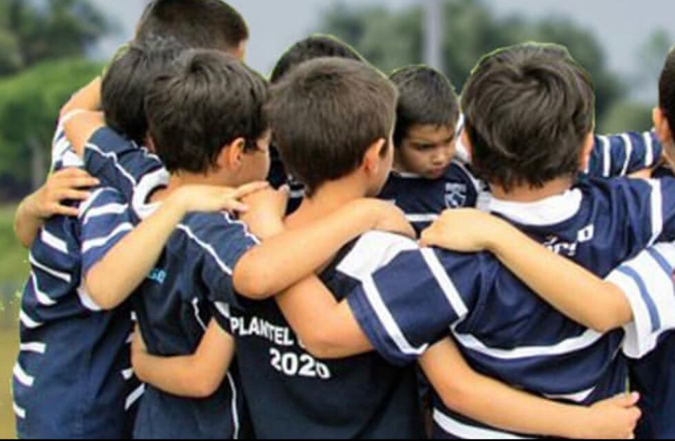 Rugby Solidario: Un club puntano junta juguetes para el día del niño