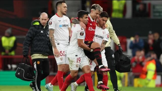 La foto de la que habla todo el país: Marcos Acuña y Gonzalo Montiel ayudan a Licha Martínez a salir tras lesionarse.
