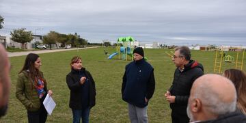 Luis Castellano recorrió la plaza del barrio El Bosque