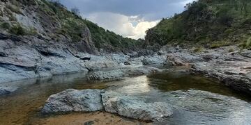 Aguas cristalinas y ollas extensas, rodean a la localidad ubicada en las Sierras del Sur.