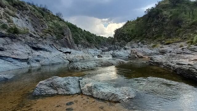 Aguas cristalinas y ollas extensas, rodean a la localidad ubicada en las Sierras del Sur.