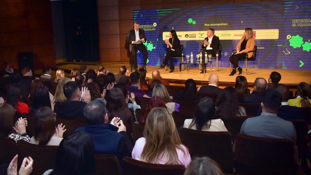 Evento. En el marco del ciclo "Voces que suman", por primera vez se desarrolló un encuentro con invitados especiales, quienes presenciaron un panel en el que participaron representantes de Renault, de Telecom y de Prodeman. La actividad fue moderada por el periodista Daniel Alonso. (Facundo Luque/La Voz)