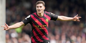 Álvarez y otro golazo con la remera del City (Foto: AP).