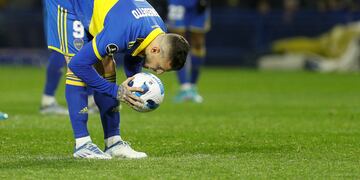 Darío Benedetto y una nueva noche para el olvido (AP)