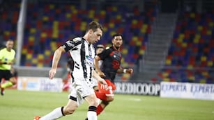 El cordobés Claudio Riaño colgó los botines (foto, jugando para Central Córdoba). Vistió las camisetas de Talleres y Boca y anticipó lo que ser verá en la Bombonera (La Voz archivo)