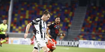 El cordobés Claudio Riaño colgó los botines (foto, jugando para Central Córdoba). Vistió las camisetas de Talleres y Boca y anticipó lo que ser verá en la Bombonera (La Voz archivo)