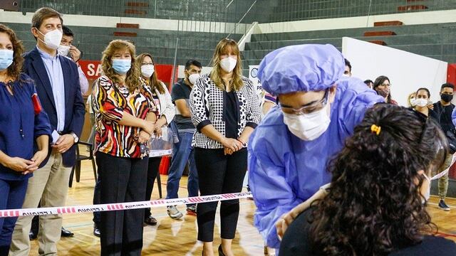 El Ministerio de Educación entregó al Ministerio de Salud el informe del personal a vacunar por nivel y modalidad educativa.