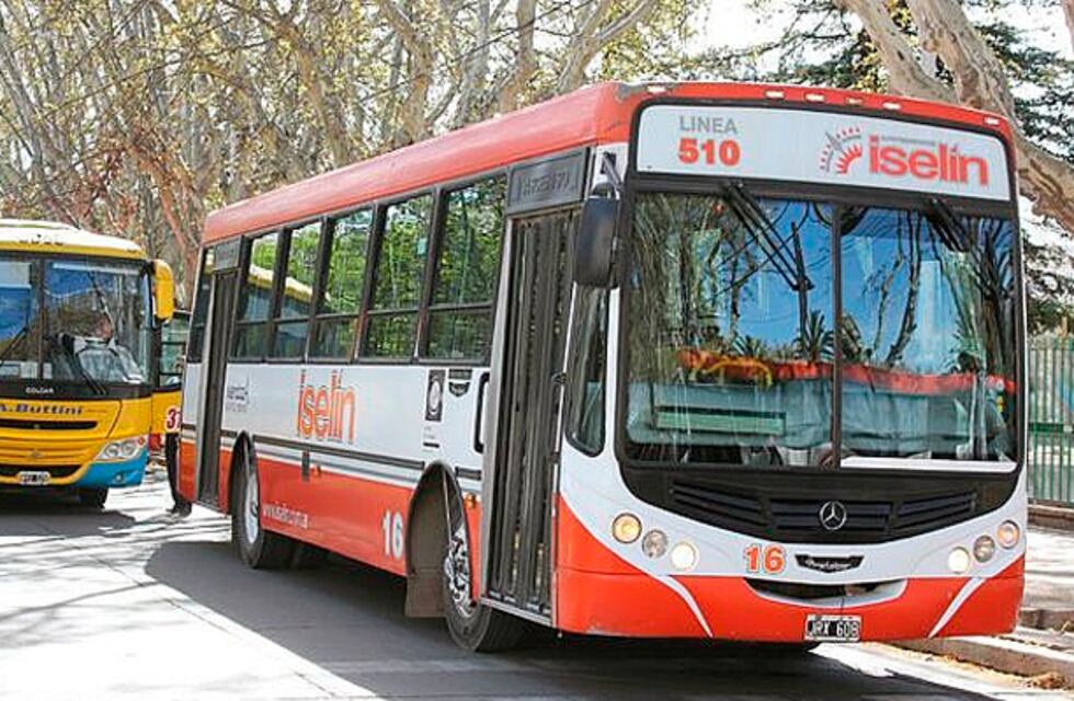 Por los ataques vandálicos los empresarios del transporte de pasajeros piden cambiar recorridos