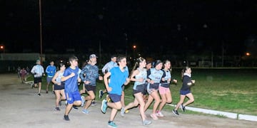 La pista de atletismo del Polideportivo “Rubén González” cuenta con nueva iluminación