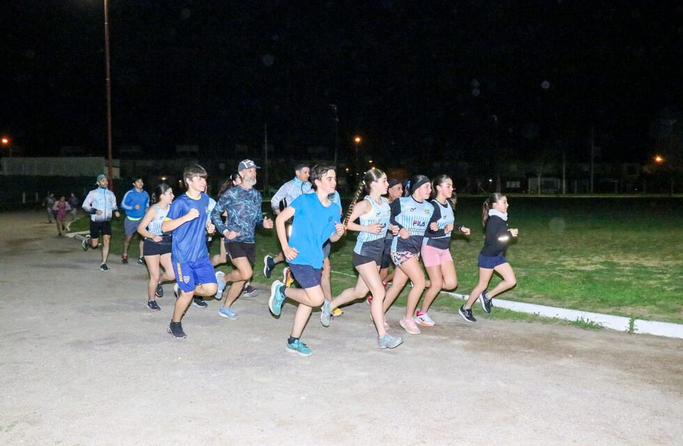 Tres Arroyos: La pista de atletismo del Polideportivo “Rubén González” cuenta con nueva iluminación